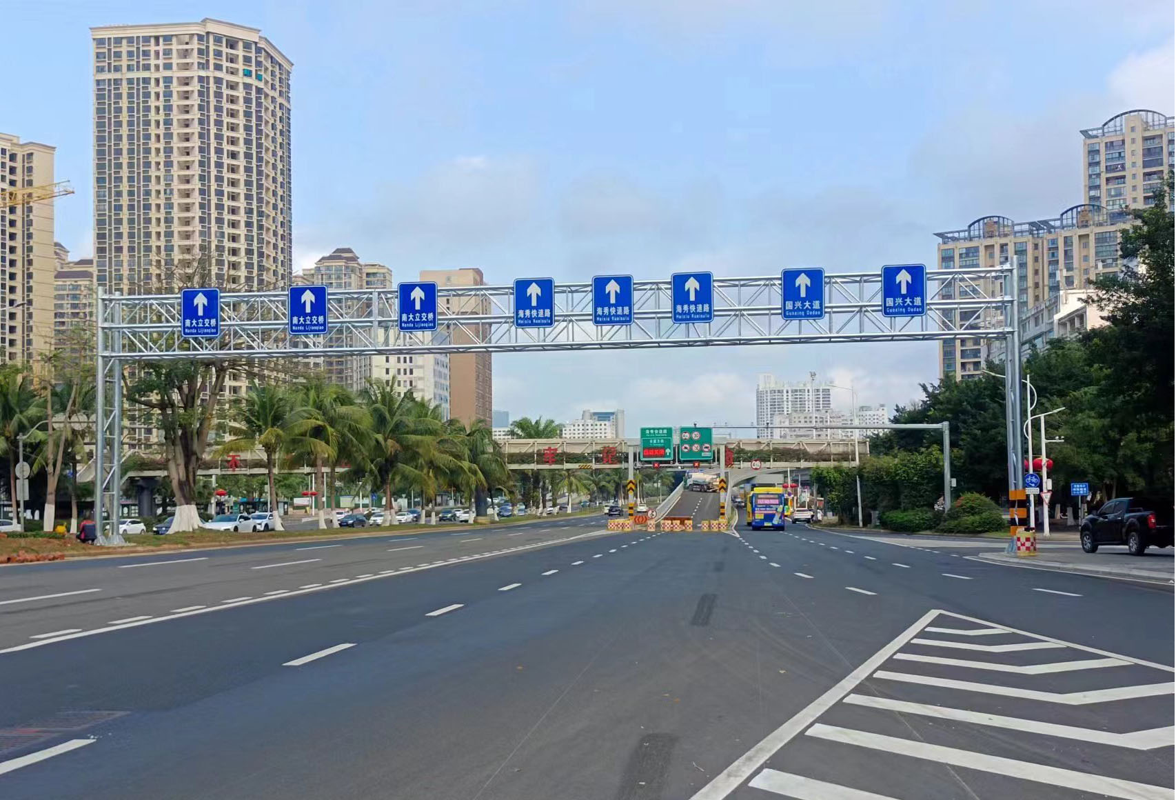 海口龍昆南路30米跨度門架